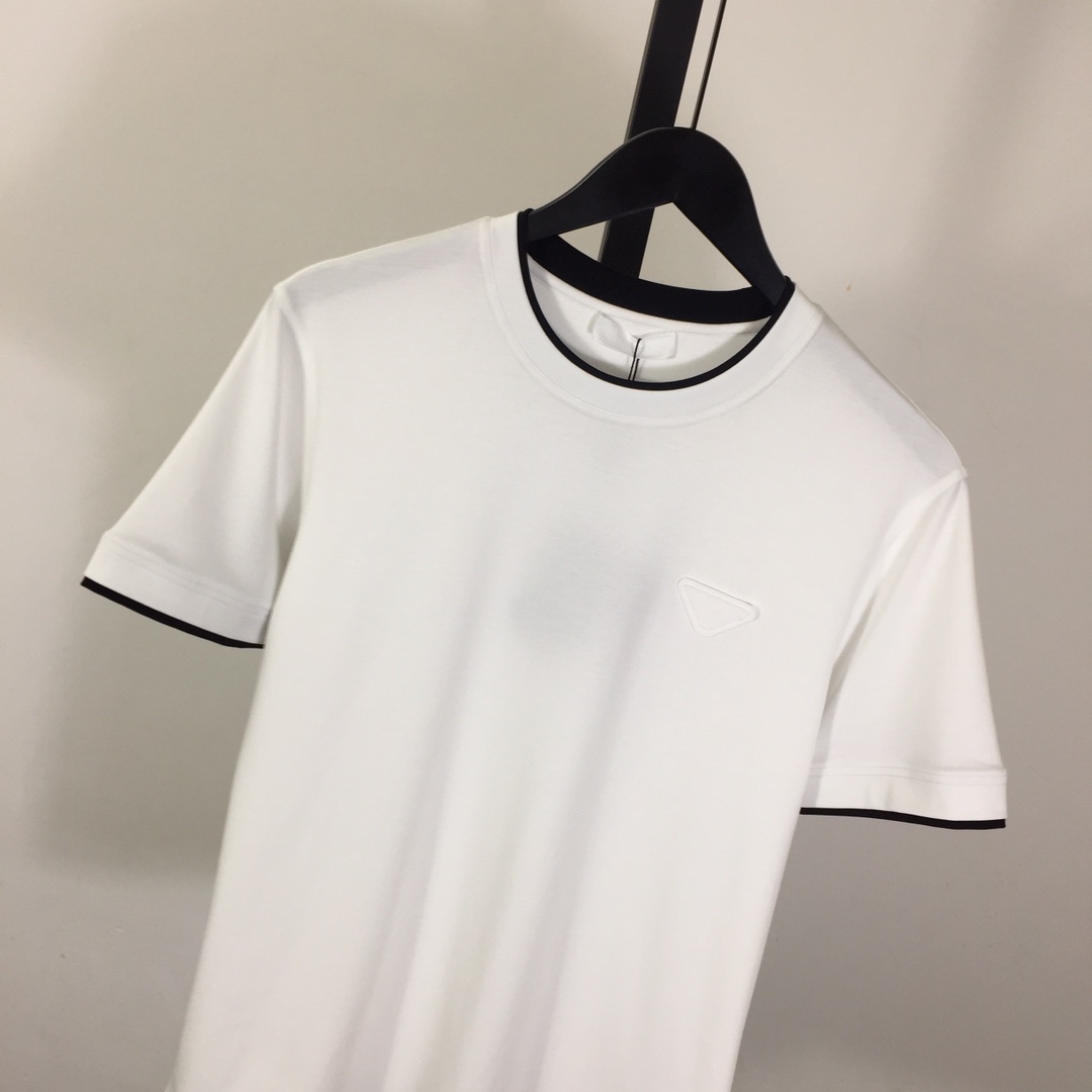 Prada Logo T-Shirt - DesignerGu