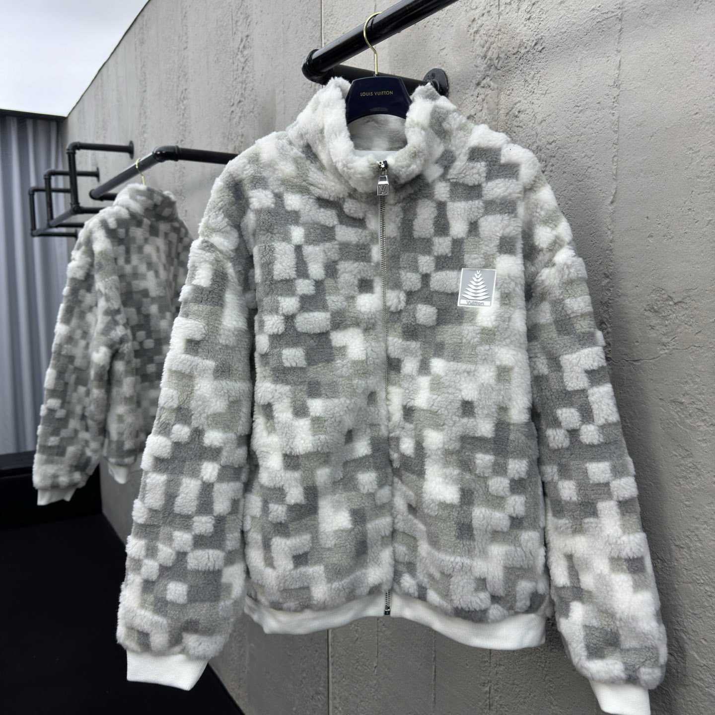 Louis Vuitton Fleece Blouson   1AGK16 - DesignerGu