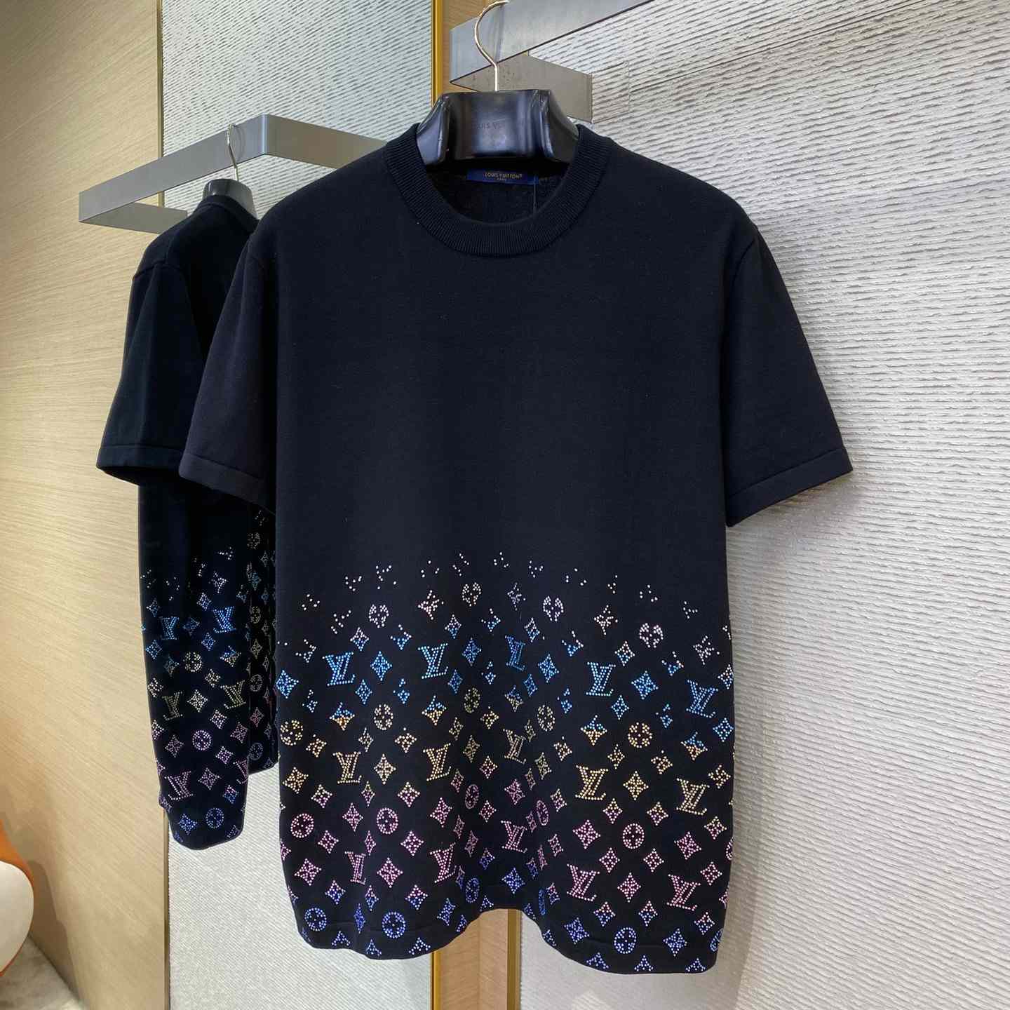 Louis Vuitton Monogram Gradient Embellished Short-Sleeved Crewneck  1AGTLL - DesignerGu