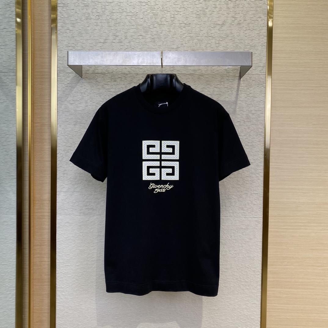 Givenchy 4G T-shirt In Cotton - DesignerGu