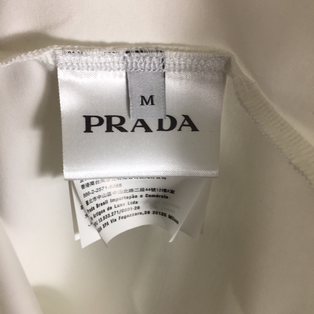 Prada Logo T-Shirt - DesignerGu