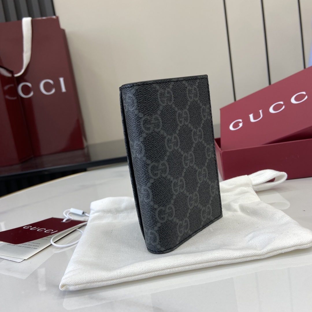 Gucci GG Emblem Bi-fold Card Case  - DesignerGu