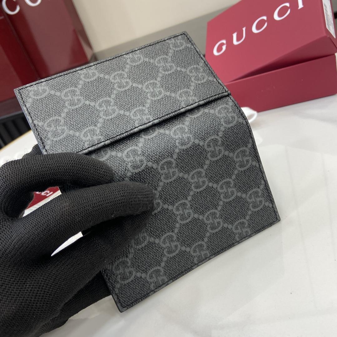 Gucci GG Emblem Bi-fold Card Case  - DesignerGu