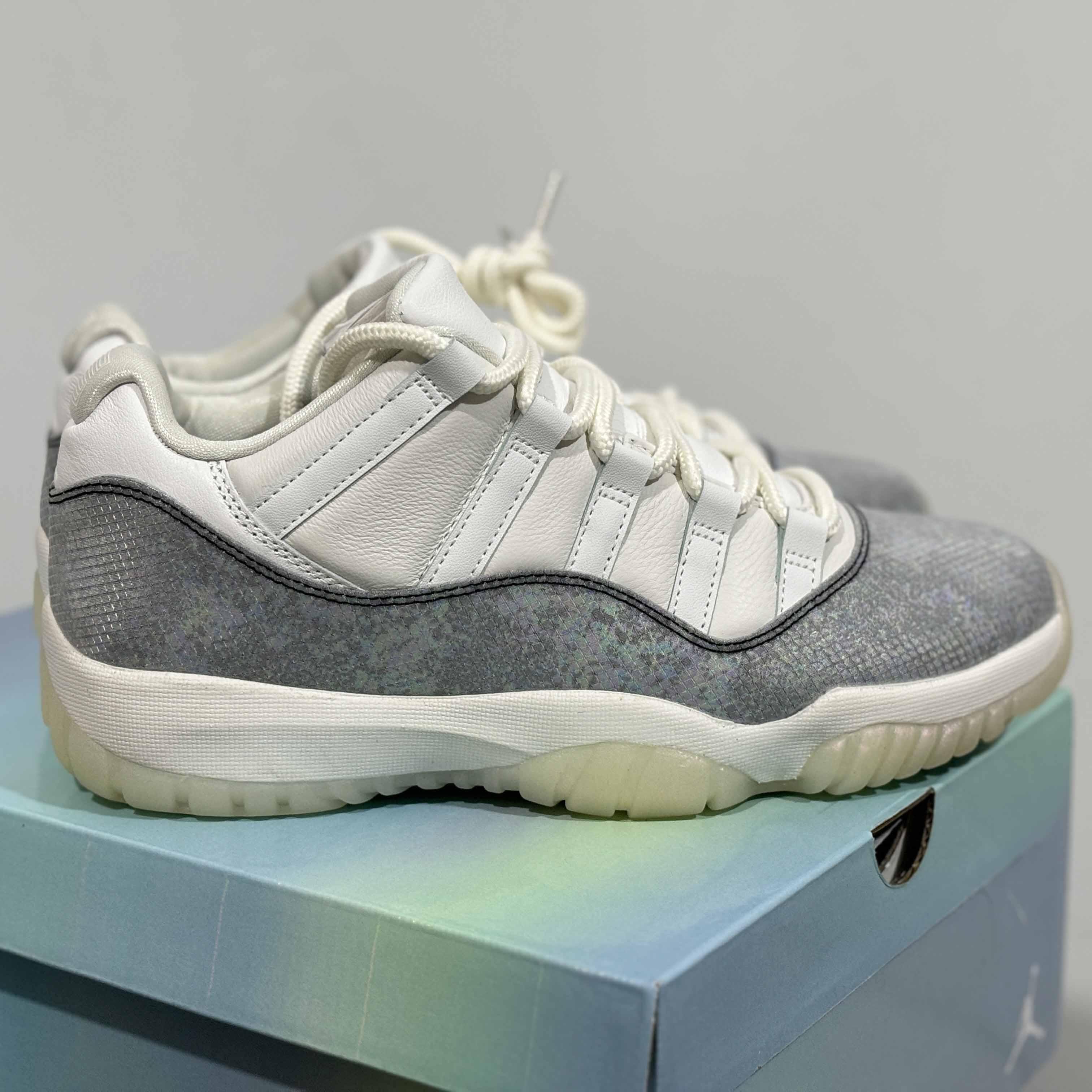 Air Jordan 11 Low Sneaker   HQ7000-001 - DesignerGu