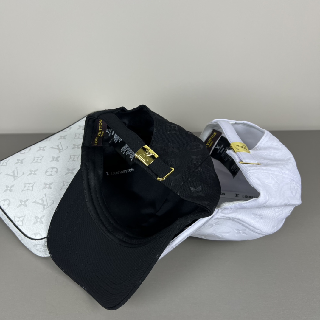 Louis Vuitton Monogram Cap - DesignerGu