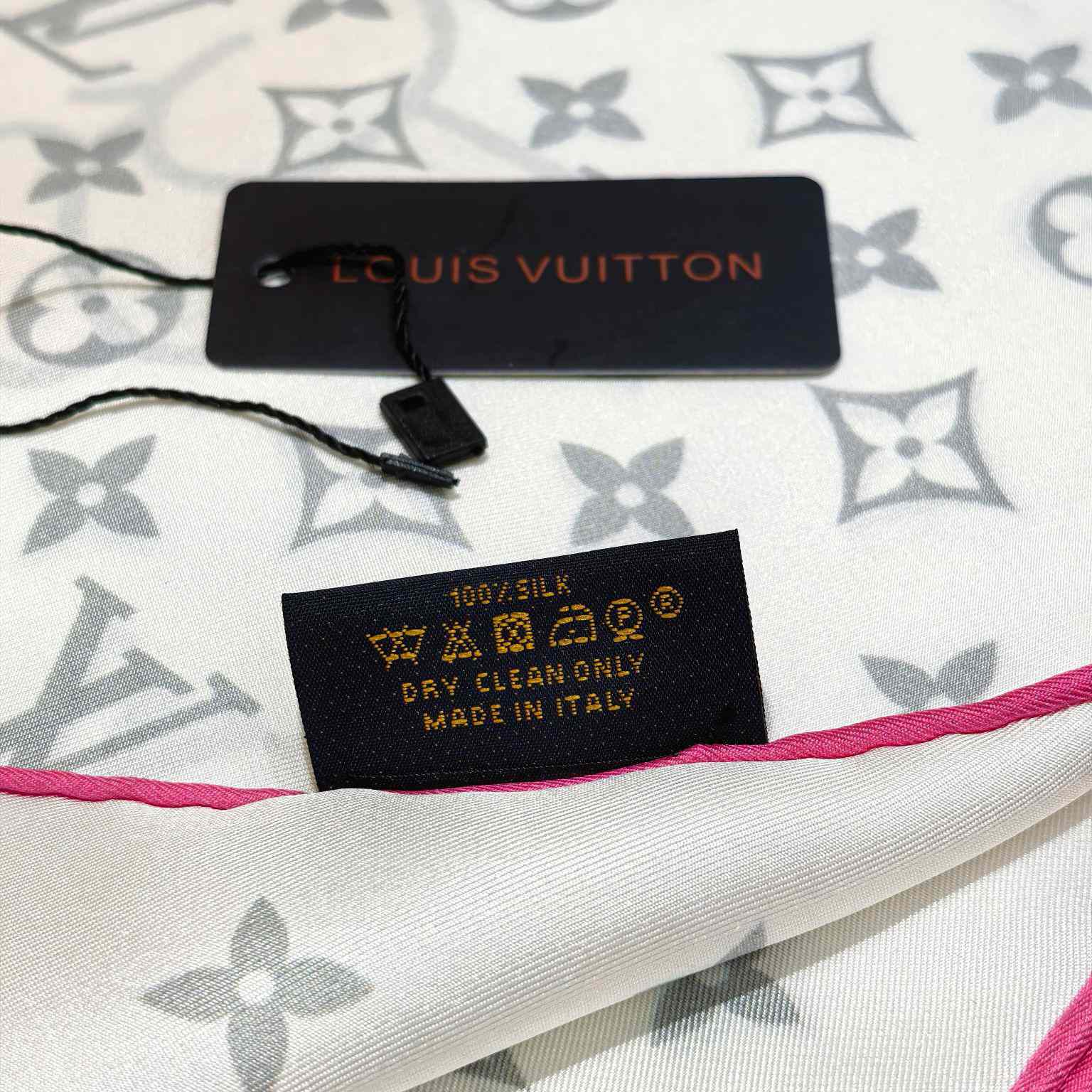 Louis Vuitton LV x TM Monogram Superflat Square 90   M96097 - DesignerGu