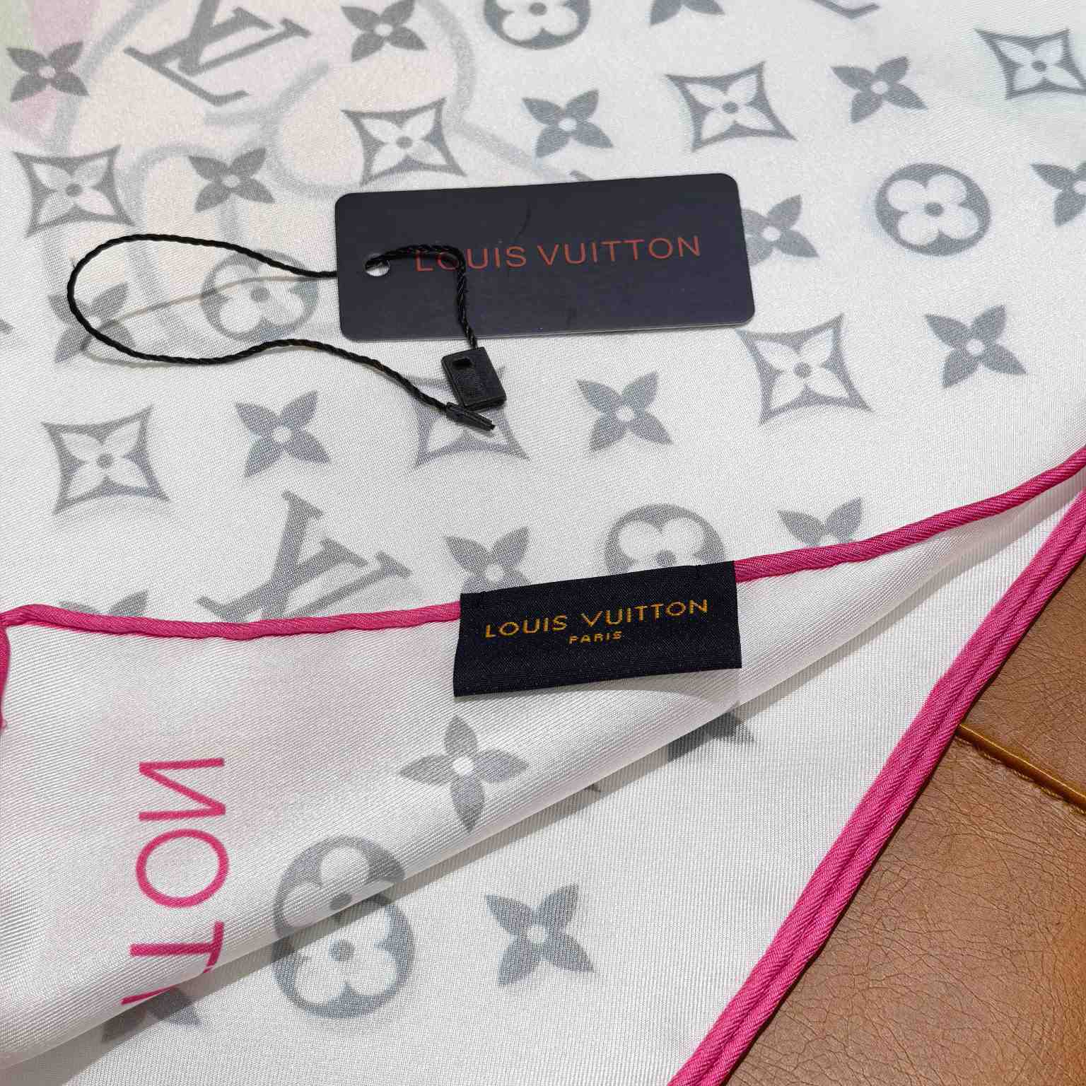 Louis Vuitton LV x TM Monogram Superflat Square 90   M96097 - DesignerGu