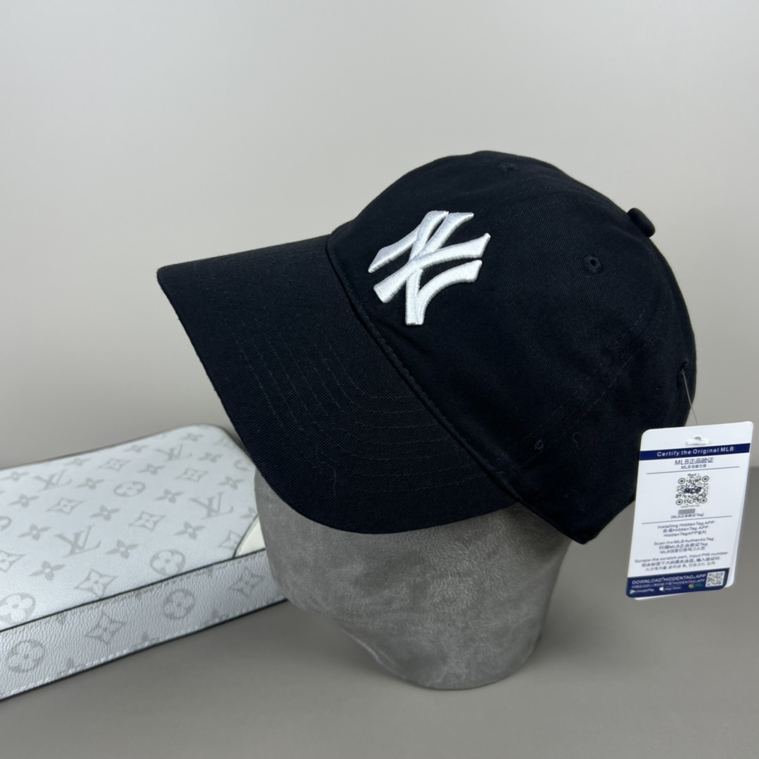 New York Yankees Cap In Black - DesignerGu