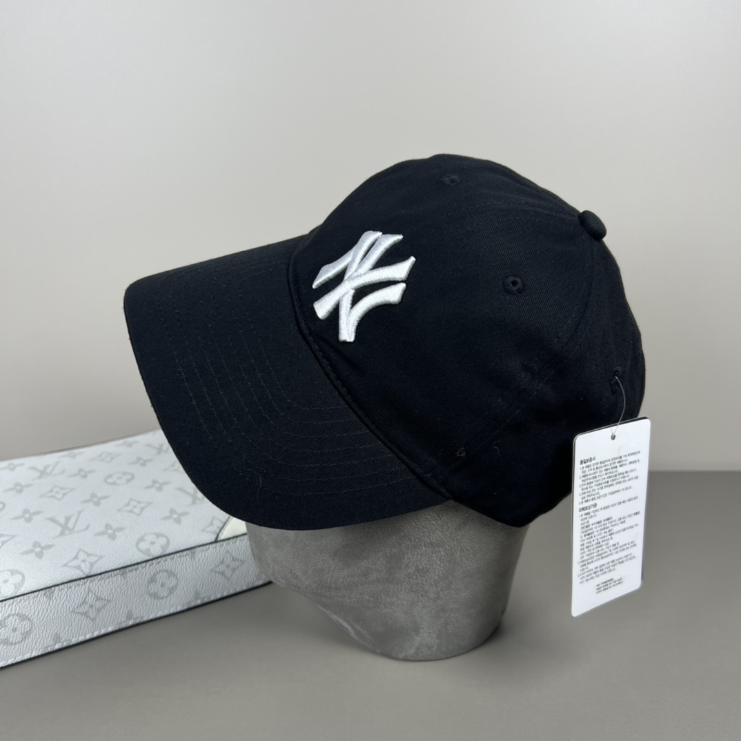 New York Yankees Cap In Black - DesignerGu