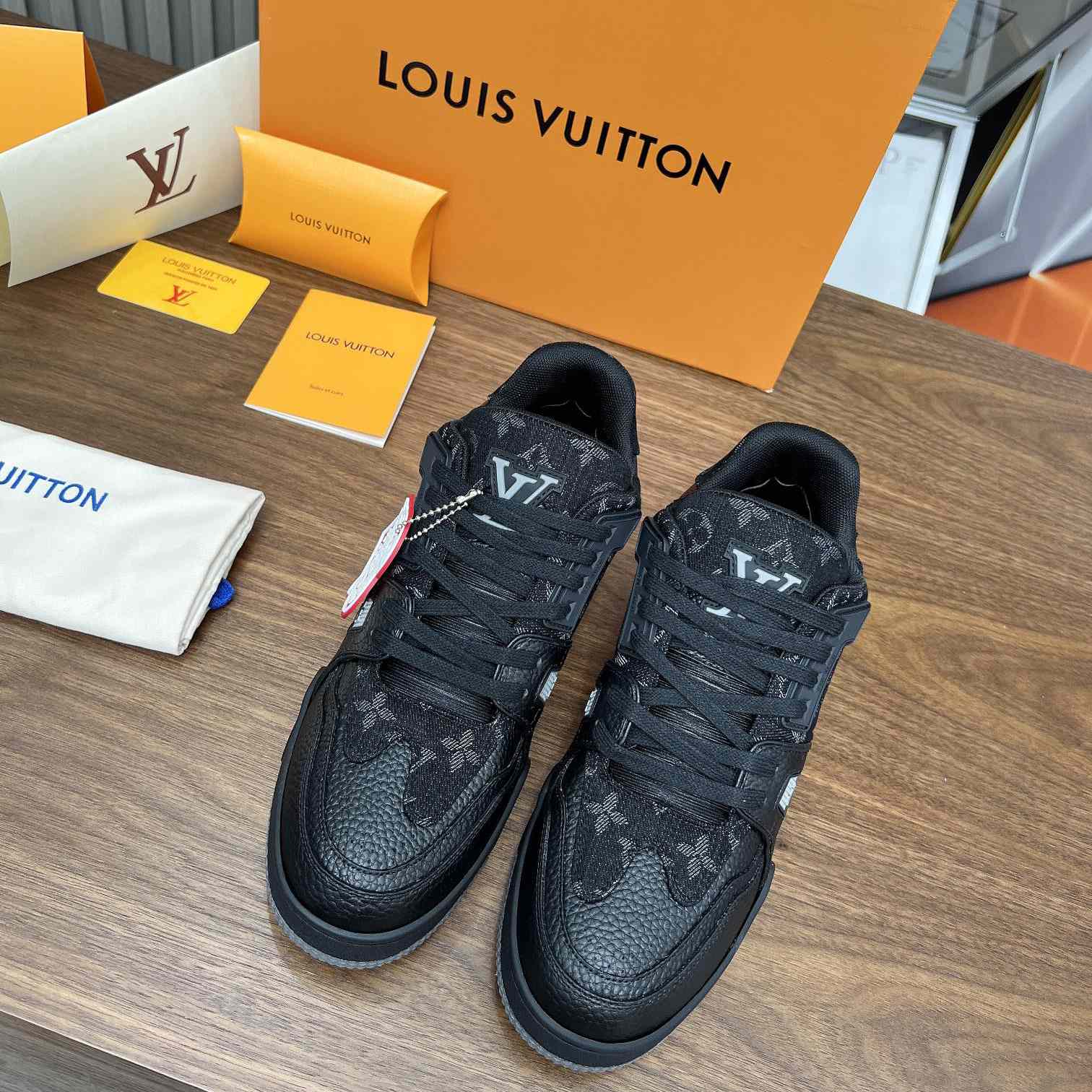 Louis Vuitton LV Trainer Sneaker    1A9IPP - DesignerGu