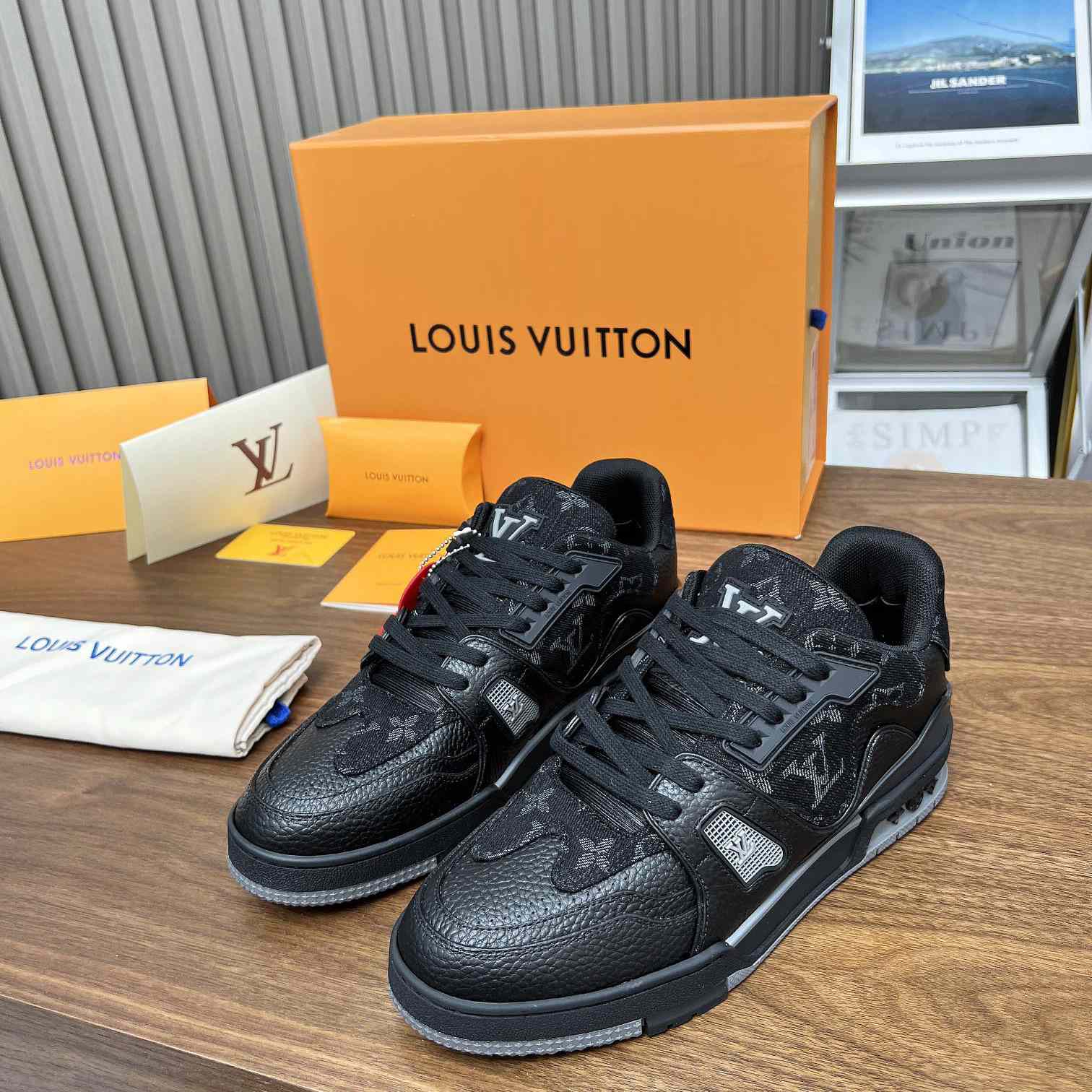 Louis Vuitton LV Trainer Sneaker    1A9IPP - DesignerGu